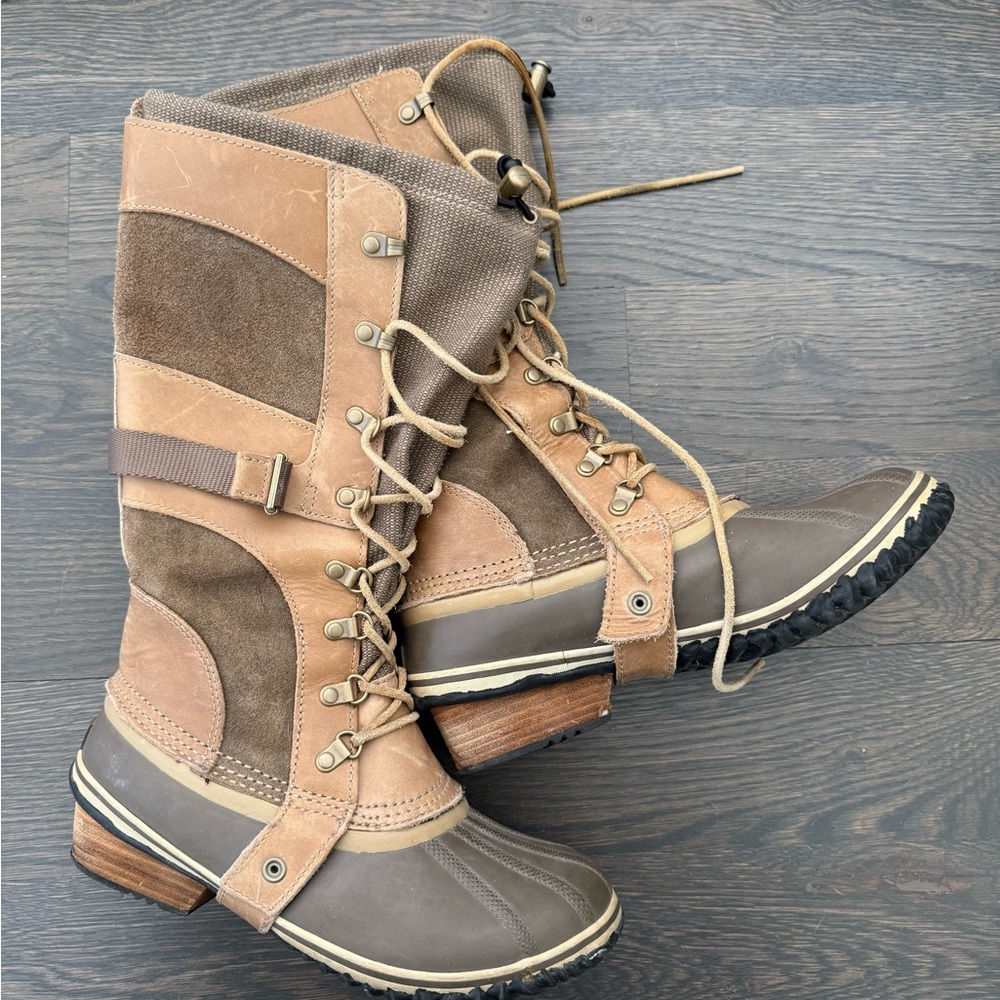 Sorel Two-Tone Brown/Tan Lace-Up Women's Boots